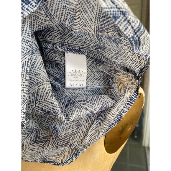 ALC Cotton Blu & White Graphic Print Button Down Long Sleeve Top SZ M  Made USA - Picture 6 of 8